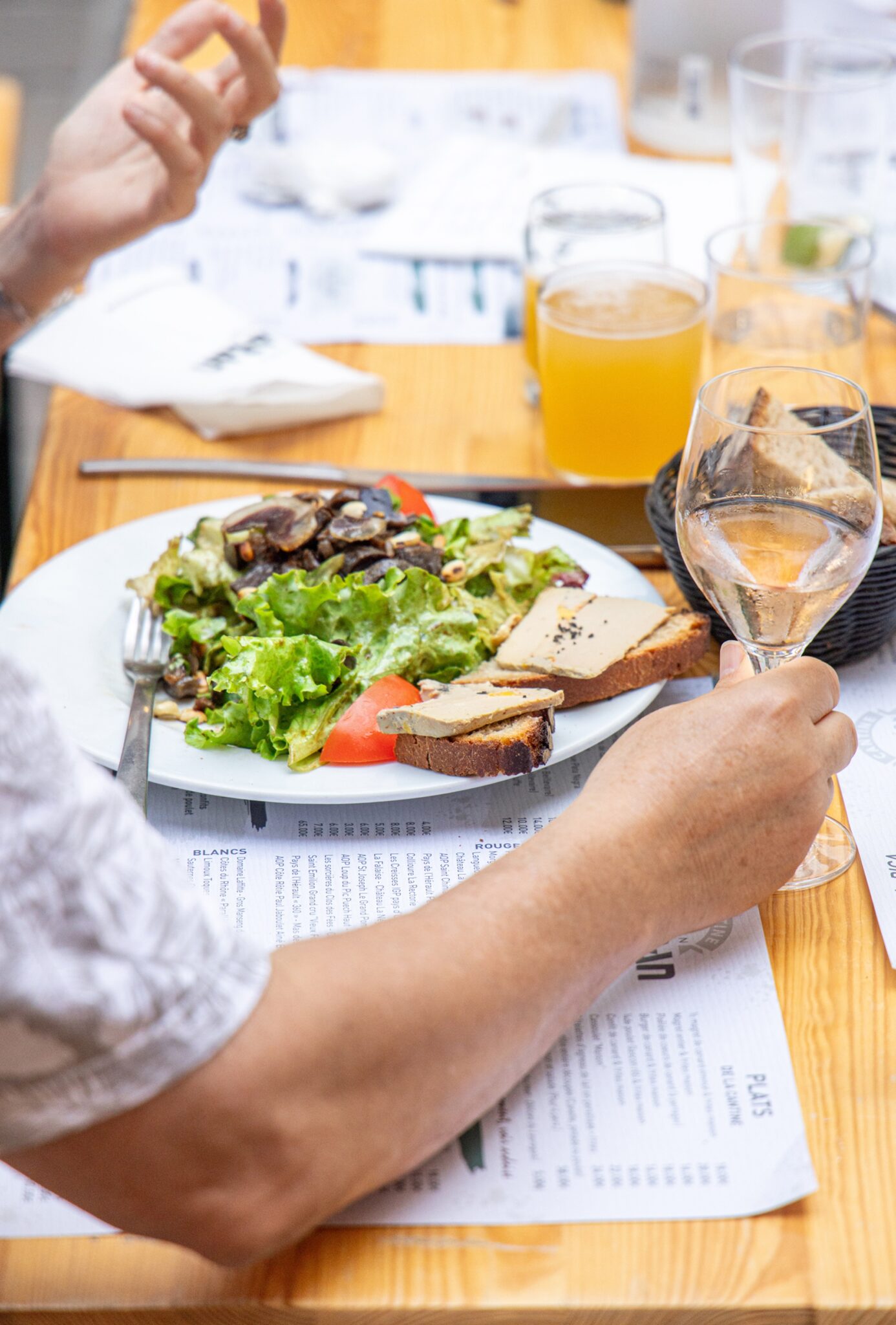 Assiette de foie gras avec salade gasconne