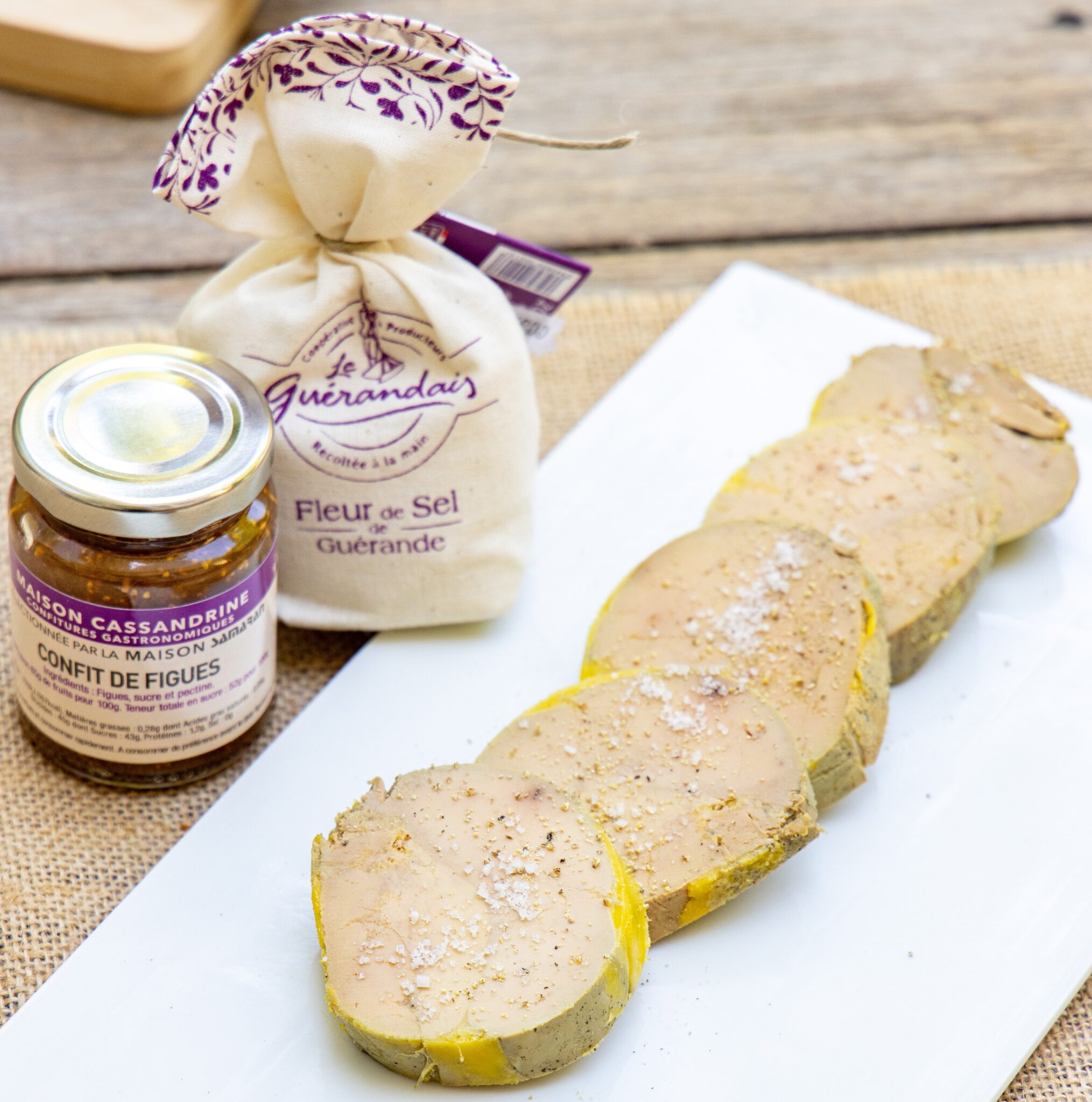Foie gras tranché avec son confit de figue et sa fleur de sel de guérande