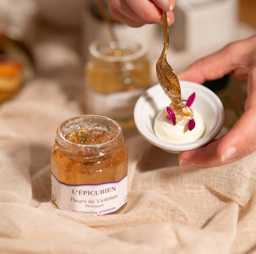 Confiture de fleurs de violette, L'épicurien